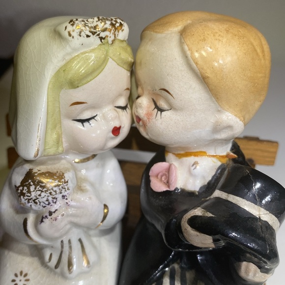 Vintage 50’s Kissing Wedding Couple on Bench Salt & Pepper Shakers - Picture 3 of 11
